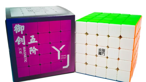 YJ Yuchuang 5×5 V2 Magnético